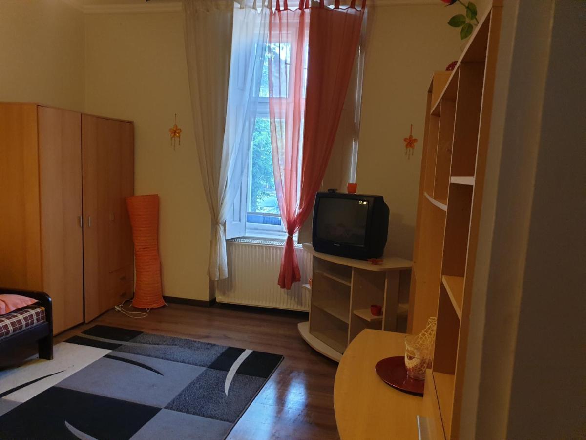 Izisz Debrecen Exterior foto